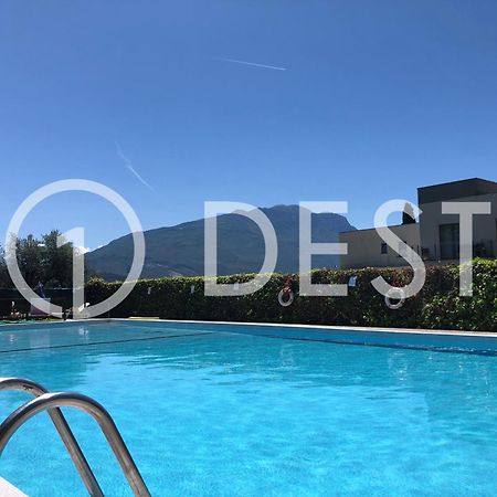 Waterfall & Pool Riva del Garda Bagian luar foto