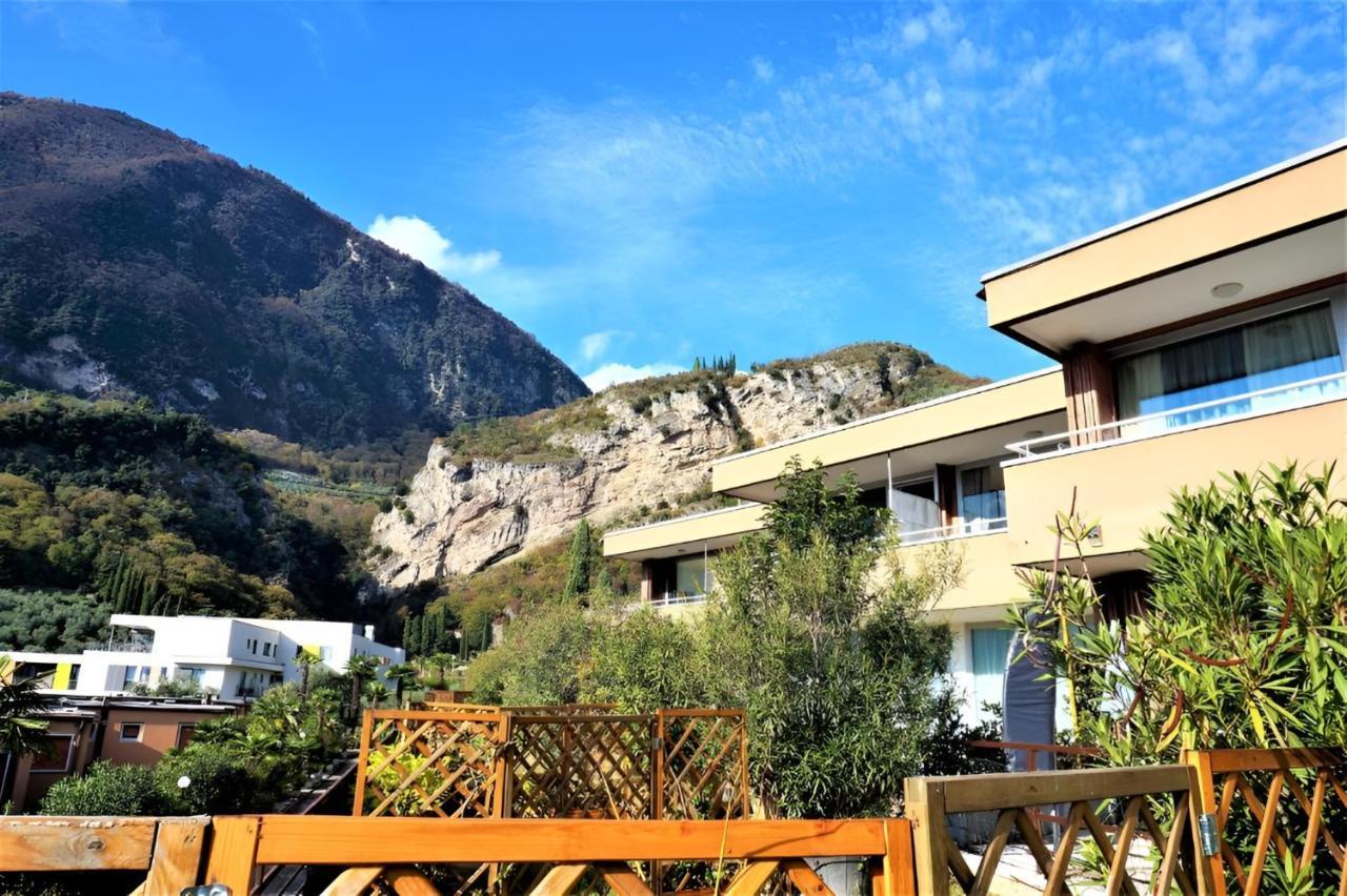 Waterfall & Pool Riva del Garda Bagian luar foto