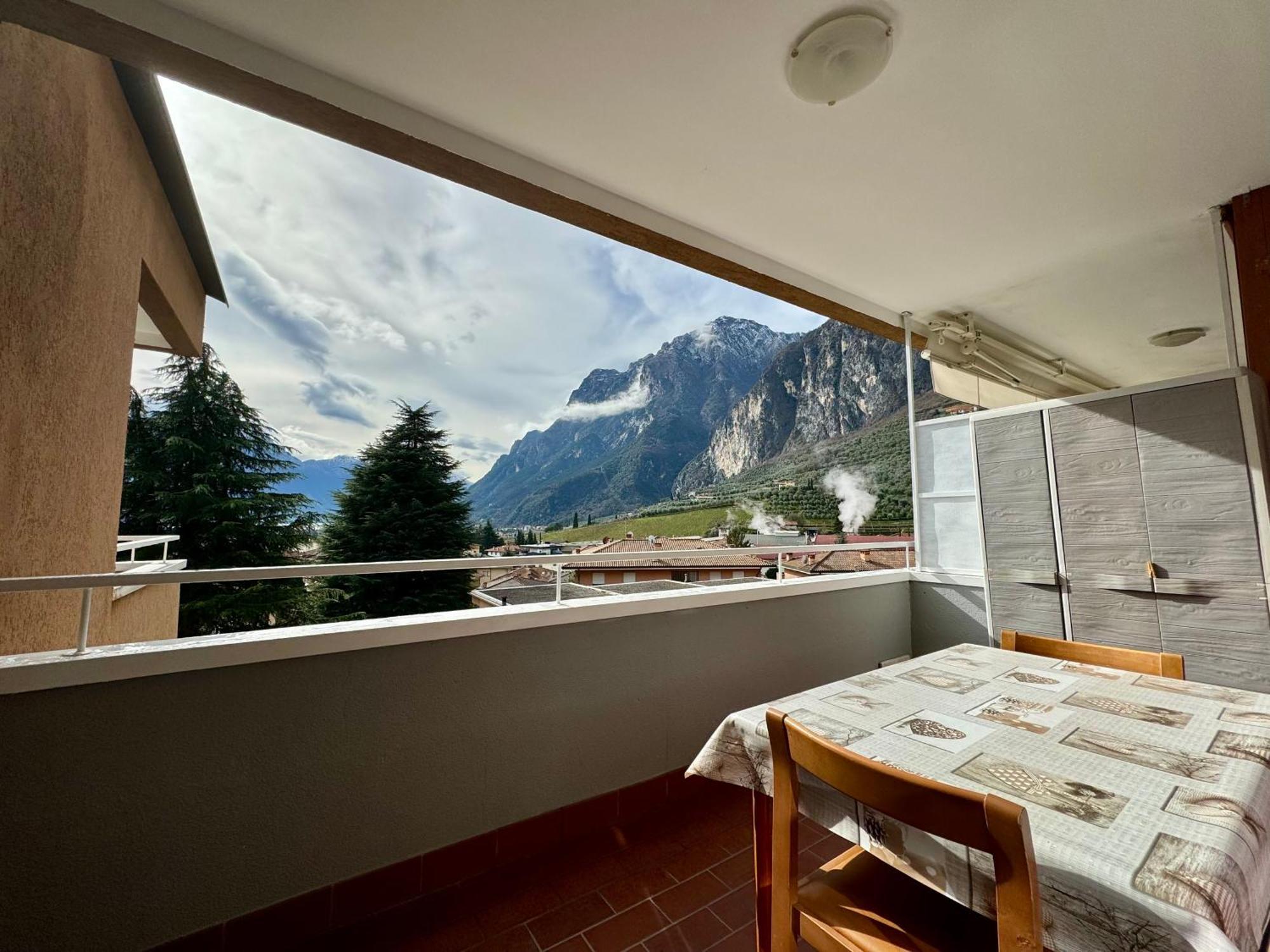 Waterfall & Pool Riva del Garda Bagian luar foto