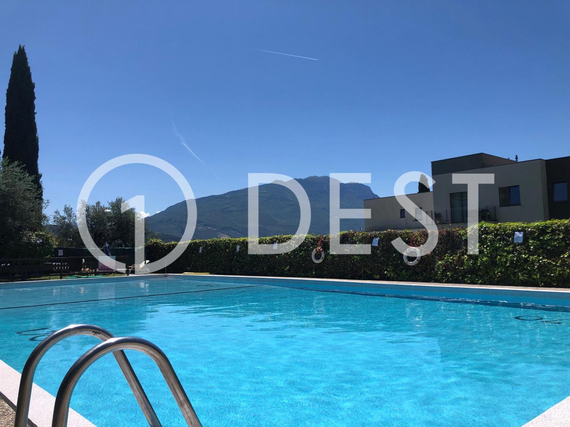 Waterfall & Pool Riva del Garda Bagian luar foto