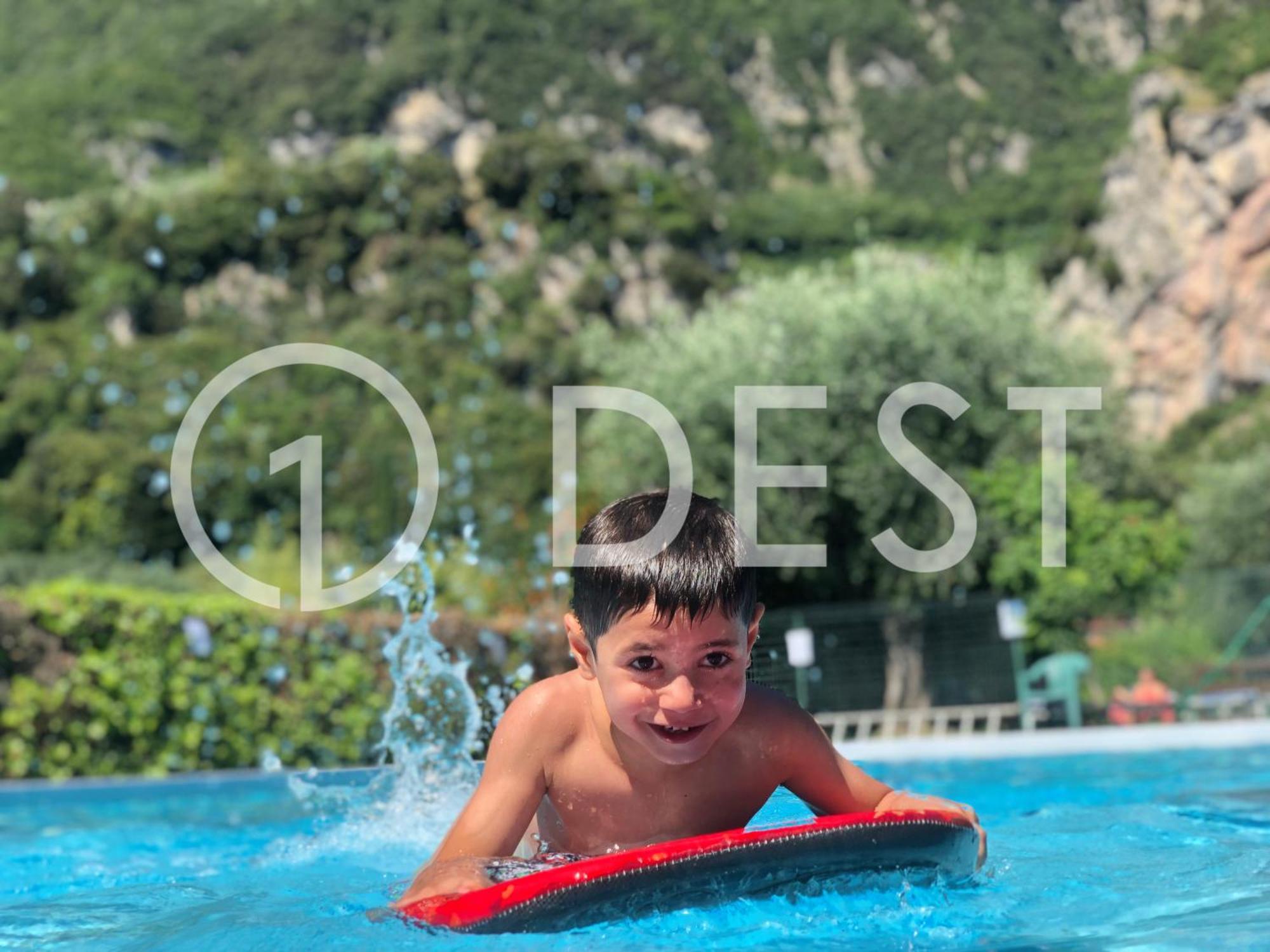 Waterfall & Pool Riva del Garda Bagian luar foto